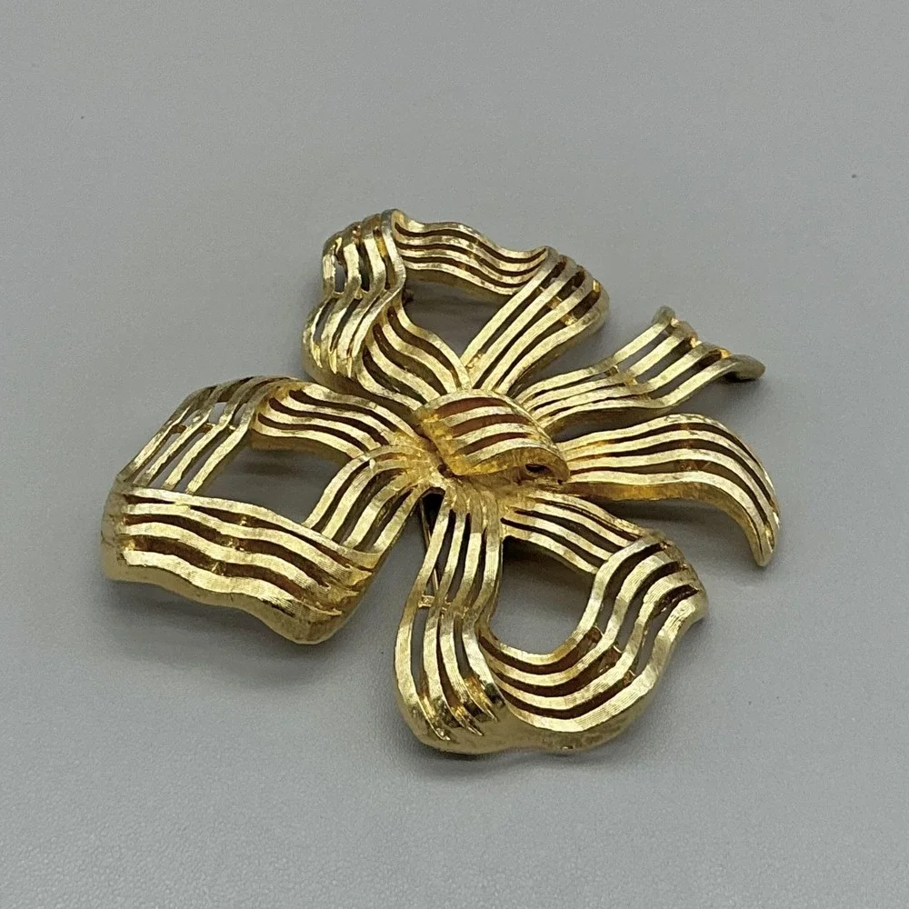 Monet Gold Tone Ribbon Bow Brooch‎ Pin Openwork Modernist Signed Costume Jewelry